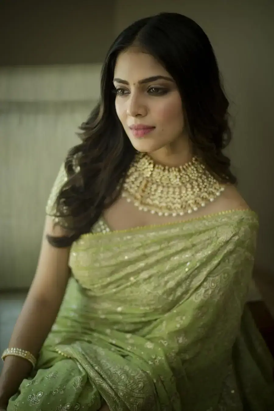 GLAMOROUS INDIAN GIRL MALAVIKA MOHANAN IN GREEN SAREE 4